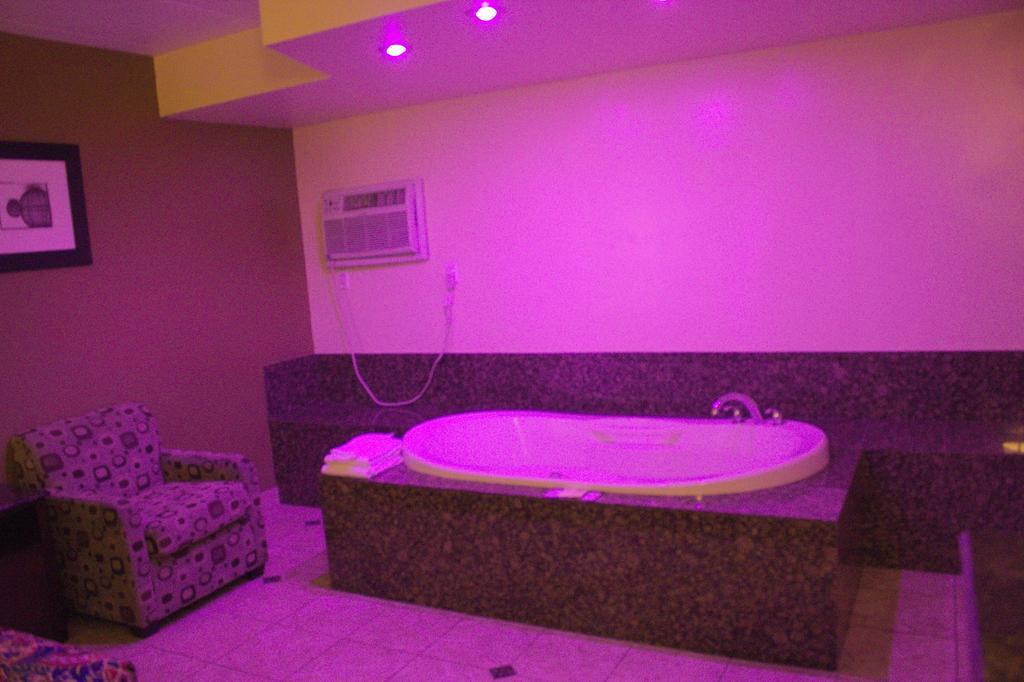 American Inn And Suites Countryside Екстер'єр фото